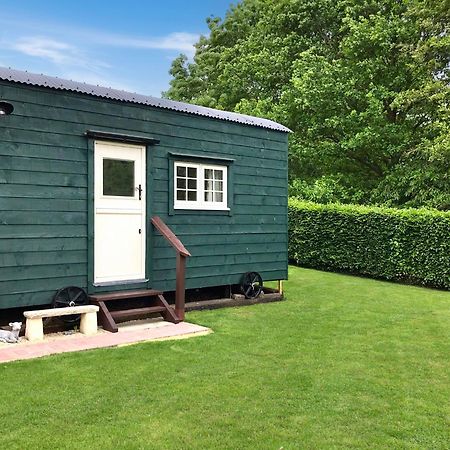 Beautiful Shepherd'S Hut - Lois Weedon Weston  Exterior foto