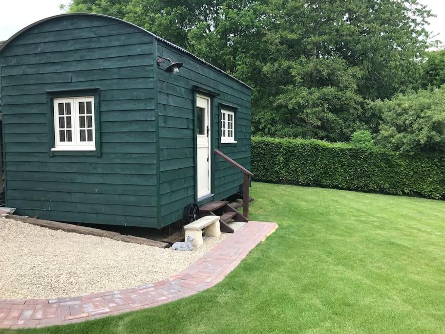 Beautiful Shepherd'S Hut - Lois Weedon Weston  Exterior foto